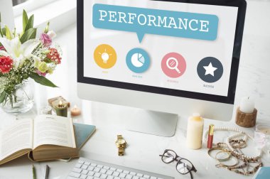 Bilgisayarda ofis çalışma masası