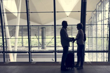 turistler üst düzey iki Havaalanı içinde 