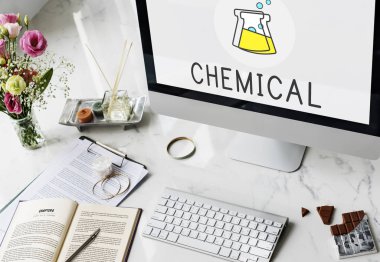 Bilgisayarda ofis çalışma masası