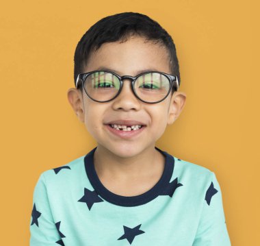 Çocuk Glasse ile poz