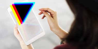 Dijital tablet tarama kadın