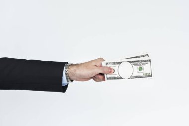 Doları banknot tutmak el