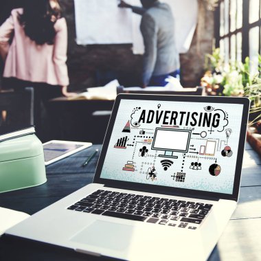 Tablo açılan laptop