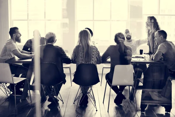 La gente en la reunión en la oficina —  Fotos de Stock