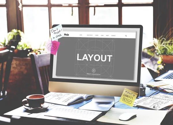 bilgisayar monitöründe çalışma alanı tablosu