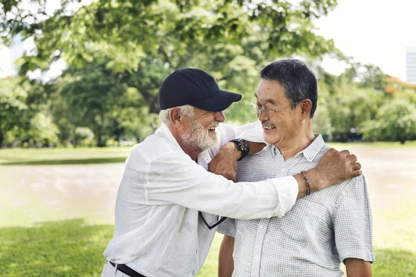 Senior Friends Talking and Laughing — Stock Photo, Image