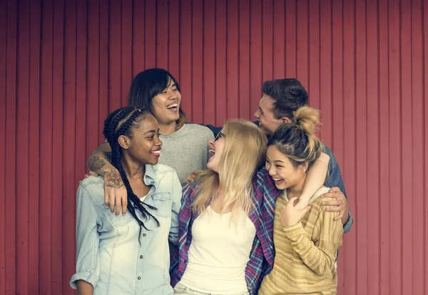 Students hugging together — Stock Photo, Image