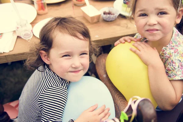 Niños en la fiesta de cumpleaños — Foto de Stock