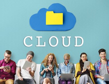 İnsanlar dijital araçları tarama 