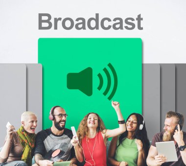 Dijital aygıtlar kullanan insanlar 