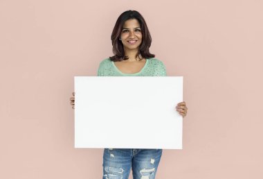 kadın stüdyoda poz