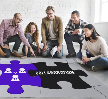 tasarımcılar poster ile çalışma 