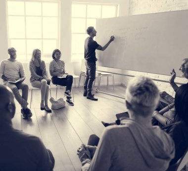 Office toplantıda insanlar