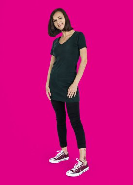 genç kadın stüdyoda poz