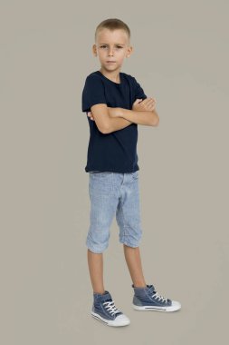 stüdyoda poz çocuk