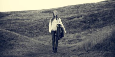 Dağları'nda genç kadın