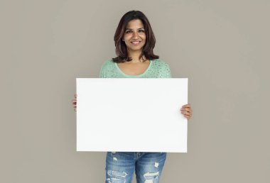 kadın stüdyoda poz