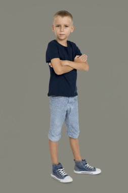 stüdyoda poz çocuk