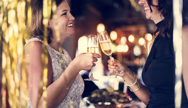 Cheerful people drinking champagne — Stock Photo, Image
