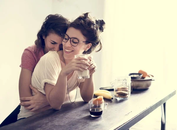 Lesbiskt par umgås — Stockfoto