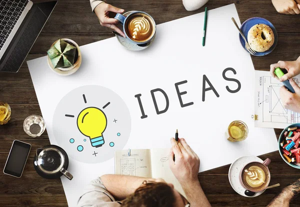 toplantıda çeşitli insanlar