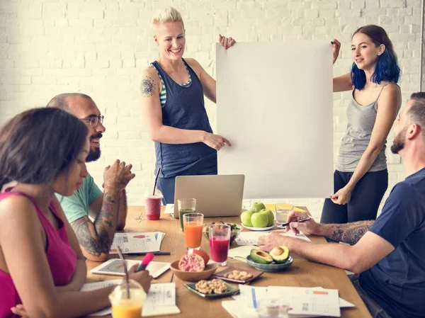 insanlar having kahvaltı 