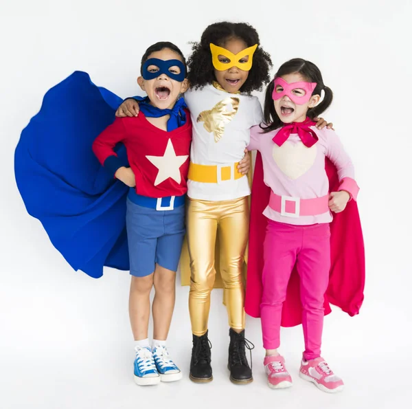 小さな子供がスーパー ヒーロー衣装 — ストック写真