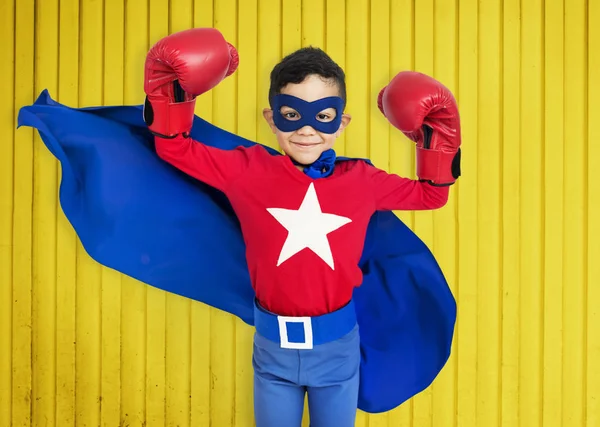 Çocuk kostüm süper kahraman — Stok fotoğraf