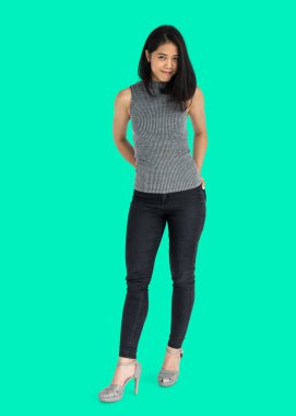  Asyalı kadın stüdyoda poz 