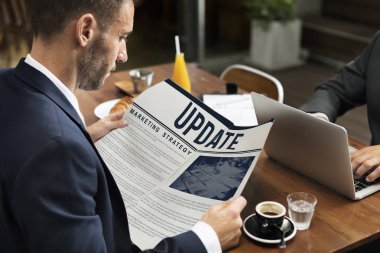 işadamı okuma gazete