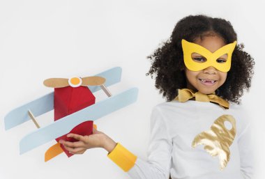 Afrikalı kız kostüm süper kahraman