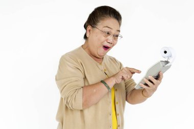 üst düzey kadın stüdyoda poz