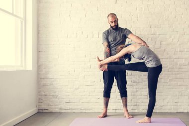 germe egzersiz Yoga yapan insanlar 