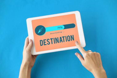 insan elinden tutarak dijital tablet