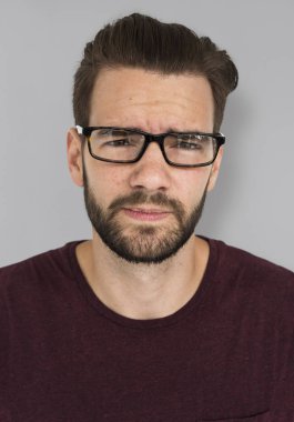 Üzgün adam gözlük 