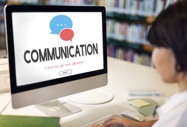 bilgisayarla çalışma öğrenci kız