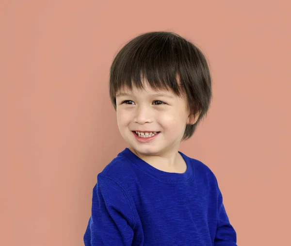 Aziatische jongen poseren in Studio — Stockfoto