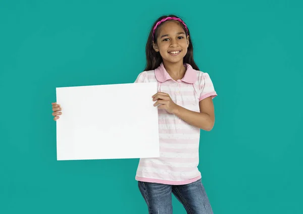 Menina posando em estúdio — Fotografia de Stock