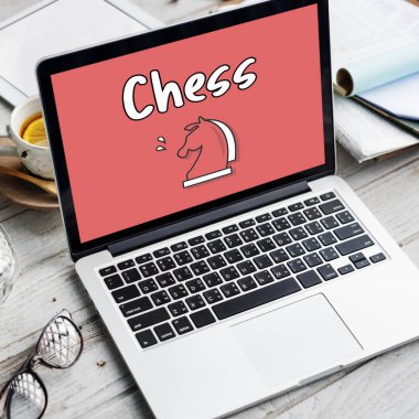 dizüstü bilgisayarda ofis çalışma masası