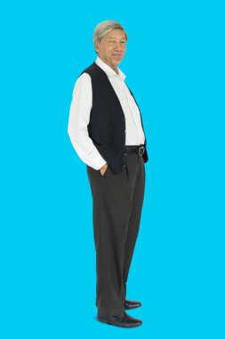 Senior studio poz adam