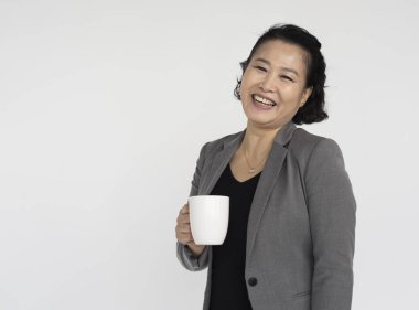 Asyalı kadın ile çay