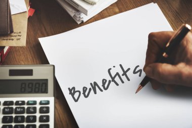 kağıt üzerine işadamı yazılı notlar