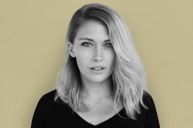 Genç sarışın Bayan Studio