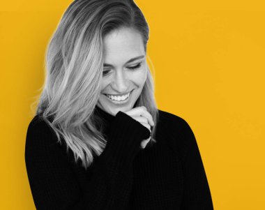 Kafkas kadın gülümsüyor