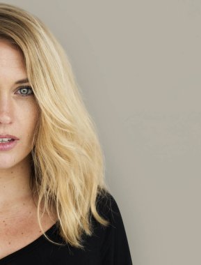 Sarışın çekici Bayan