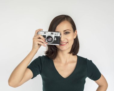 genç kadın stüdyoda poz