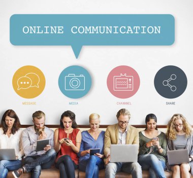 farklı aygıtlar kullanan kişiler