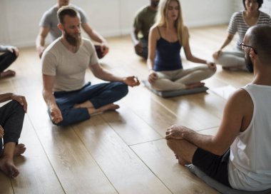 Joga yapan insanlar 