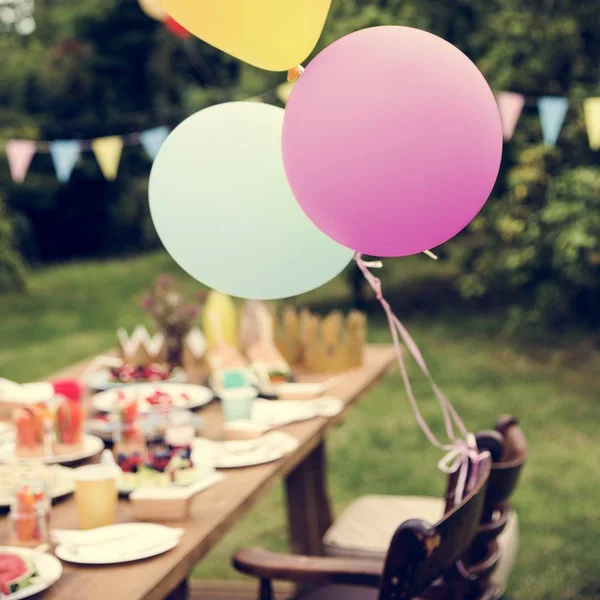 Kleurrijke ballonnen op feest — Stockfoto