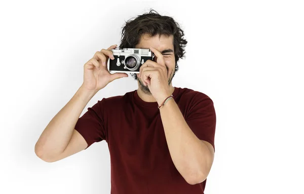 Человек делает фотографии на камеру — стоковое фото